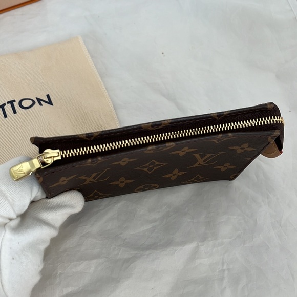 Louis Vuitton Monogram Toiletry 15 - Picture 7 of 12